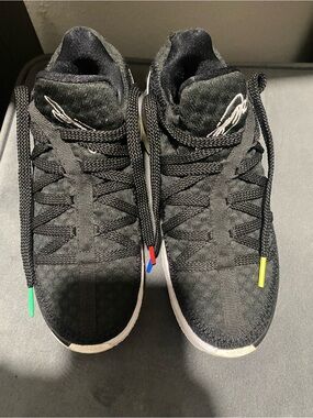 LeBron James 17 low kids Black Athletic Shoes